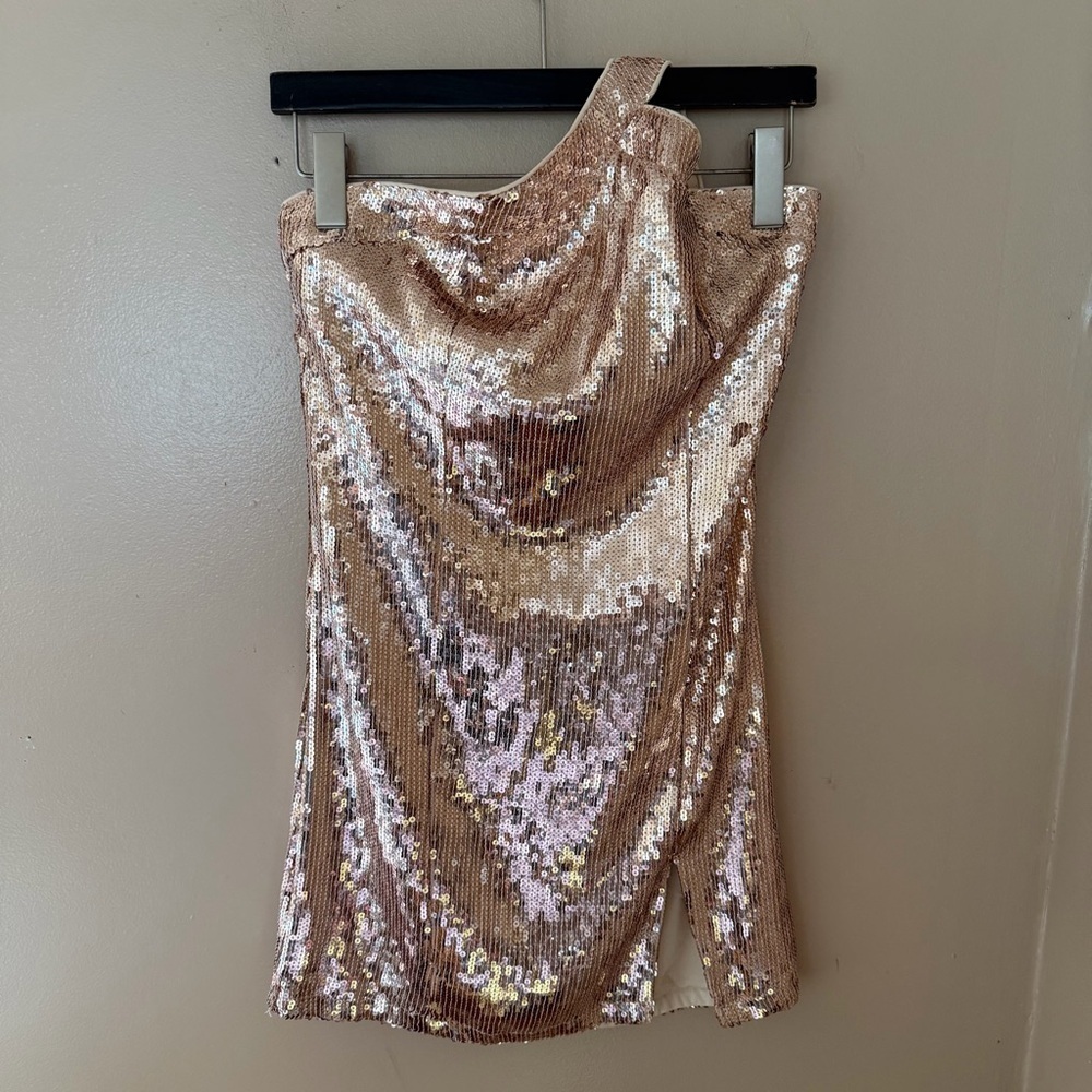 Superdown cicely mini dress One-Shoulder Sequin rose gold Revolve NWT M - Picture 7 of 9